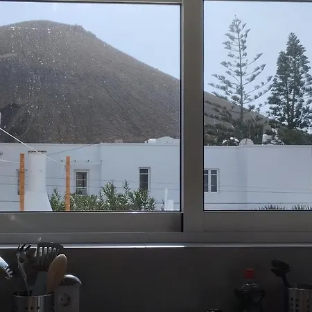 Rooftop With 360 Views To The Ocean And The Volcanoes