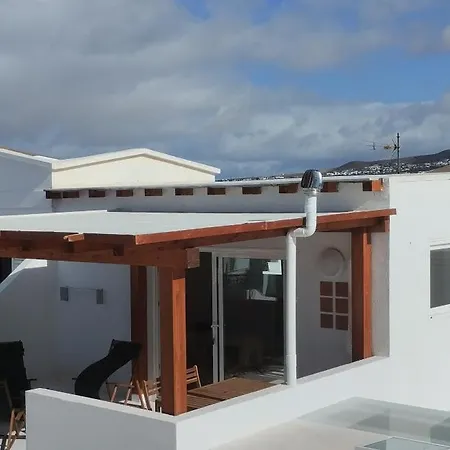 Rooftop With 360 Views To The Ocean And The Volcanoes